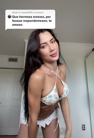 4. Magnificent Georgina Mazzeo Shows Cleavage in Bikini (Underboob)