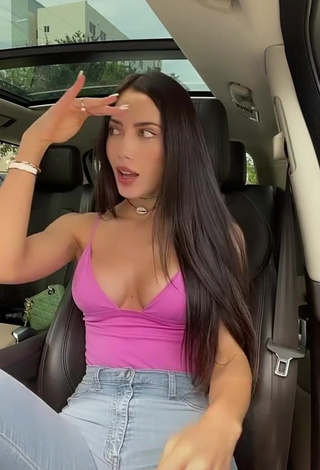 3. Hot Georgina Mazzeo Shows Cleavage in Pink Top