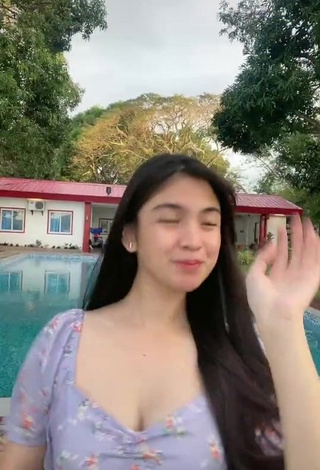 4. Hot Heaven Peralejo Shows Cleavage in Floral Dress at the Swimming Pool