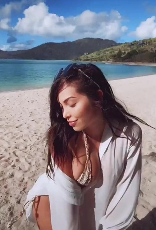 3. Really Cute Maddy Belle Shows Cleavage at the Beach