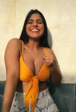 Hot Julia Antunes Shows Cleavage in Crop Top