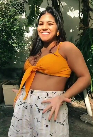 4. Sexy Julia Antunes Shows Cleavage in Crop Top