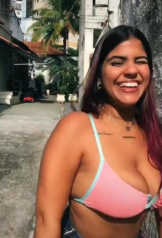 4. Julia Antunes Looks Alluring in Pink Bikini Top and Bouncing Big Boobs