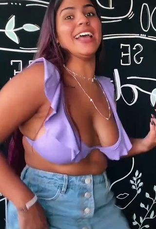 Erotic Julia Antunes Shows Cleavage in Purple Crop Top