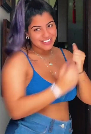 4. Seductive Julia Antunes Shows Cleavage in Blue Crop Top and Bouncing Big Boobs