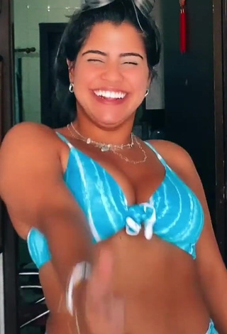 3. Sexy Julia Antunes Shows Cleavage in Blue Bikini