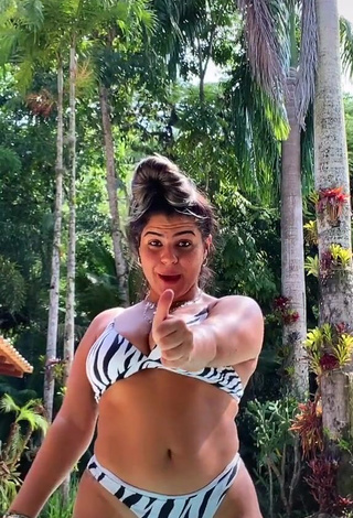 3. Lovely Julia Antunes Shows Cleavage in Zebra Bikini