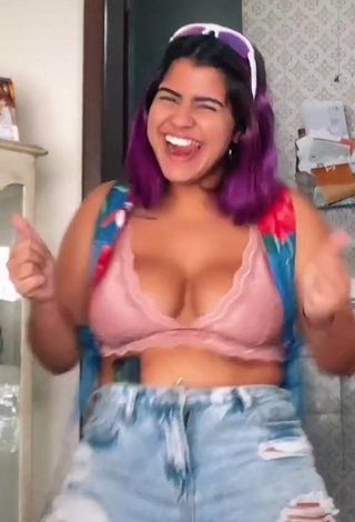 1. Amazing Julia Antunes Shows Cleavage in Hot Pink Crop Top and Bouncing Big Boobs