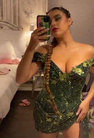 1. Sexy Kalani Hilliker Shows Cleavage in Green Dress