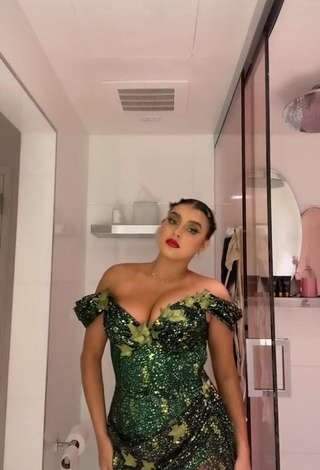 3. Sexy Kalani Hilliker Shows Cleavage in Green Dress