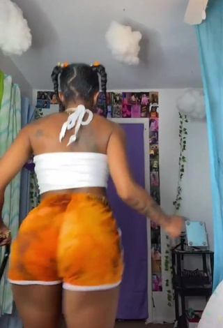 3. Hot Kam Tunechi in White Crop Top while Twerking