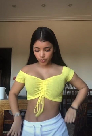 1. Hottest kerlytaaaaa in Crop Top