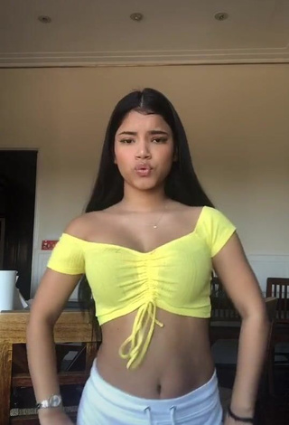 3. Hottest kerlytaaaaa in Crop Top