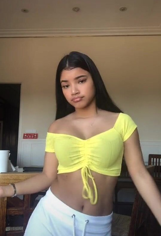 4. Hottest kerlytaaaaa in Crop Top