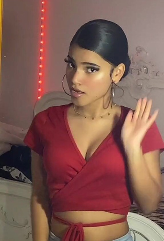 1. Sensual kerlytaaaaa Shows Cleavage in Red Crop Top