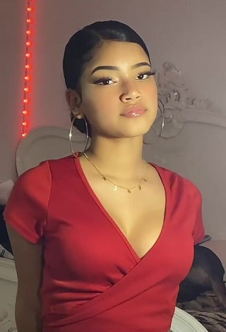 Breathtaking kerlytaaaaa Shows Cleavage in Red Crop Top