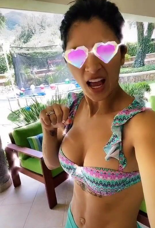 3. Beautiful Kimberly Flores Shows Cleavage in Sexy Bikini Top