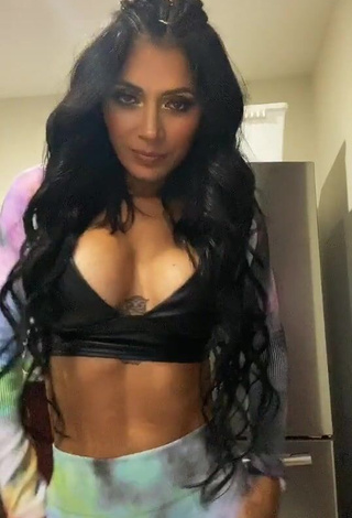 1. Attractive Kimberly Flores Shows Cleavage in Black Crop Top