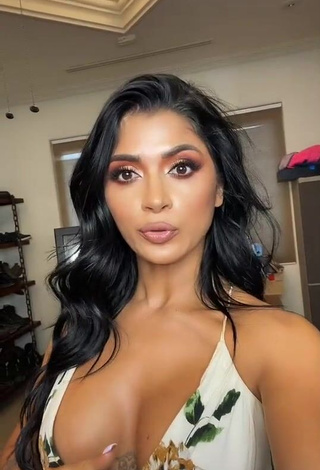 Pretty Kimberly Flores Shows Cleavage