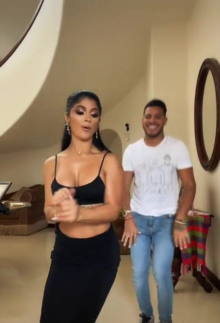 3. Fine Kimberly Flores Shows Cleavage in Sweet Black Crop Top