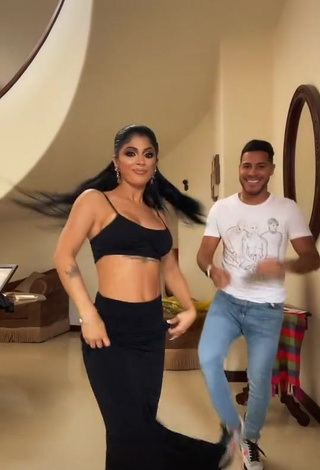 4. Fine Kimberly Flores Shows Cleavage in Sweet Black Crop Top