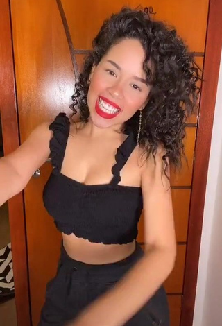 1. Sexy Laura Brito in Black Crop Top