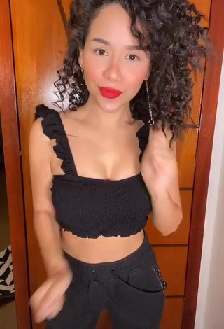 3. Sexy Laura Brito in Black Crop Top