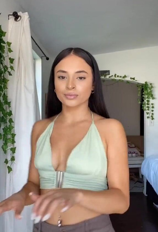 3. Hot Leslie Contreras in Light Green Crop Top