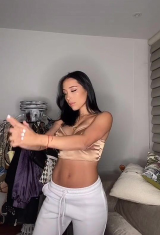 1. Cute Luisa Fernanda Cataño Ríos in Golden Crop Top