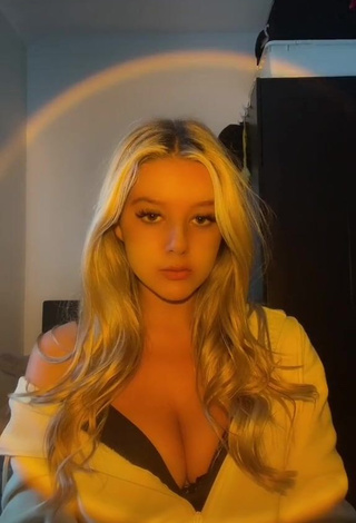 1. Sexy Maddie Davies Shows Cleavage