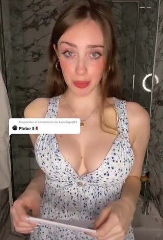 1. Sexy Magui Ansuz Shows Cleavage in Sundress