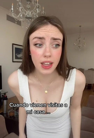 4. Sexy Magui Ansuz Shows Cleavage in White Dress