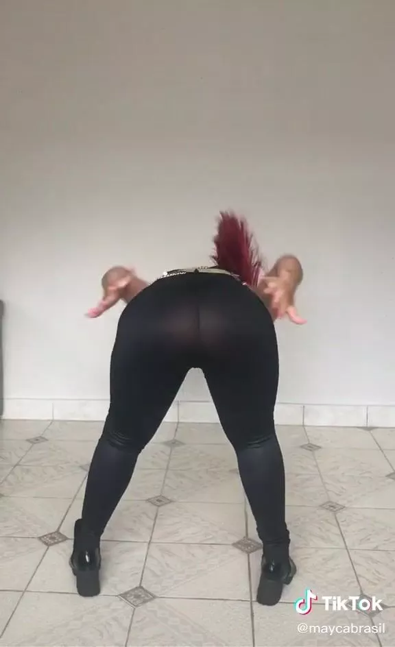 Hot Mayca Delduque in Black Leggings while Twerking