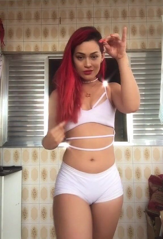 Breathtaking Mayca Delduque in White Crop Top