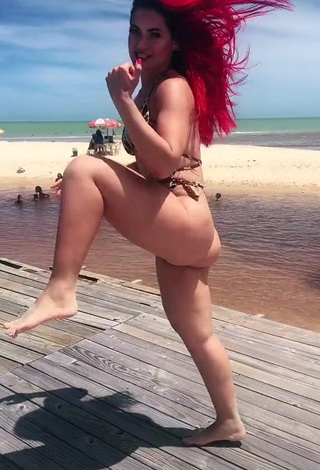 1. Cute Mayca Delduque Shows Butt at the Beach