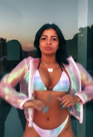 4. Hot MC Lya Shows Cleavage in Bikini and Bouncing Boobs