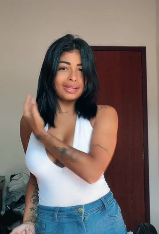 Sexy MC Lya Shows Cleavage in White Top