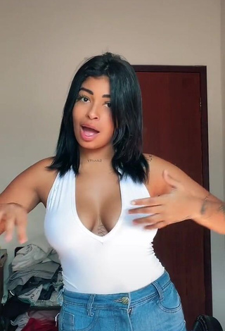 3. Sexy MC Lya Shows Cleavage in White Top