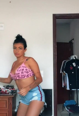 1. Sexy MC Lya Shows Cleavage in Crop Top and Bouncing Big Boobs