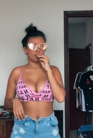 Erotic MC Lya Shows Cleavage in Crop Top