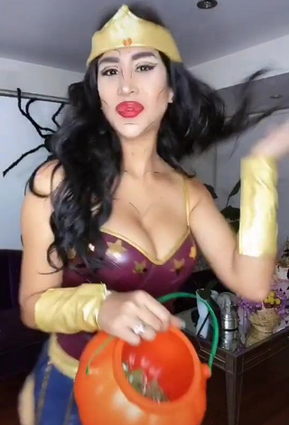 1. Desirable Melissa Paredes Shows Cleavage