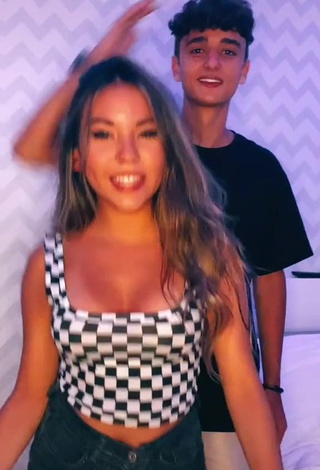 Hot Michelly Ioshiko Tanino Shows Cleavage in Checkered Crop Top and Bouncing Boobs