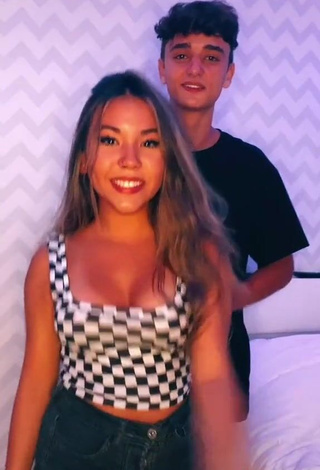 3. Hot Michelly Ioshiko Tanino Shows Cleavage in Checkered Crop Top and Bouncing Boobs