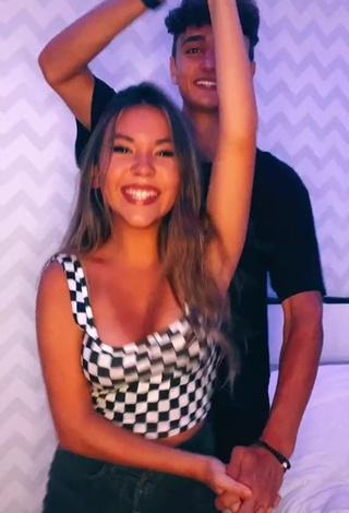 4. Hot Michelly Ioshiko Tanino Shows Cleavage in Checkered Crop Top and Bouncing Boobs