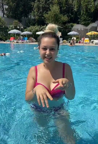 1. Sexy Miray Aktağ in Red Bikini at the Swimming Pool