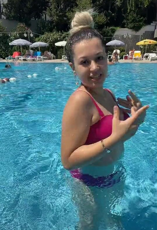 1. Hot Miray Aktağ in Pink Bikini at the Pool