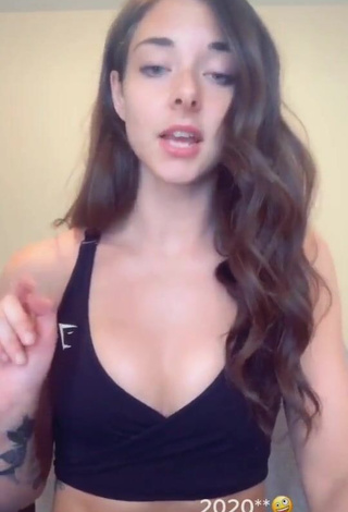 2. Sexy Morgan Vera Shows Cleavage in Black Crop Top