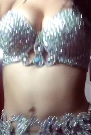 4. Desirable Ónice Flores Shows Cleavage in Silver Bra while doing Belly Dance