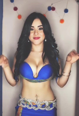 Sweetie Ónice Flores Shows Cleavage in Blue Bra while doing Belly Dance