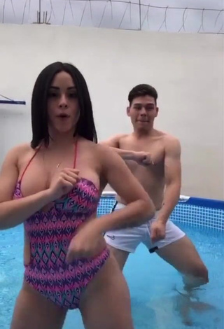 Hot Ónice Flores Shows Cleavage in Swimsuit at the Swimming Pool and Bouncing Big Boobs